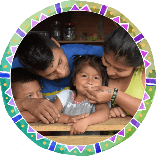 Familia abrazada
