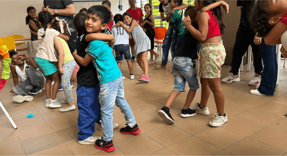 <p>«Lo que más me gustó de mí sería mi buena capacidad para resolver mis problemas sin que ellos me afecten drásticamente. Y lo que me gustó de la Casa Atrapasueños es que hay varias actividades que refuerzan los valores. A mí me gustó cuando nos abrazamos»</p><p>Emanuel Ortiz Puentes, 7 años.</p>