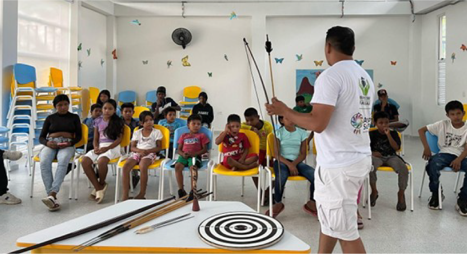 <p>“Mi papá me enseño hacer el arco en mi casa, para salir a cazar juntos”.​</p><p>Wilmer Camilo Salazar Mendoza, 14 años.</p>