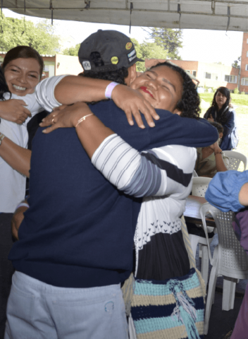 Abrazo fraternal